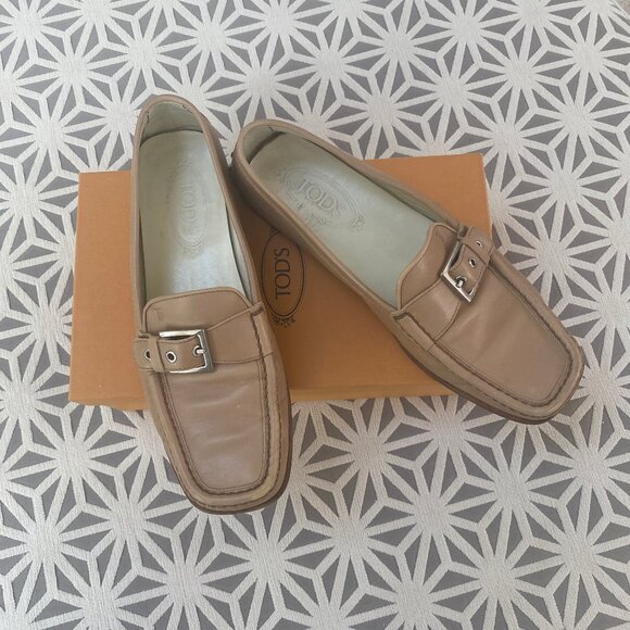 VINTAGE TOD'S BEIGE LEATHER LOAFERS IN ORIGINAL BOX: 1999-2000. - Picture 1 of 16